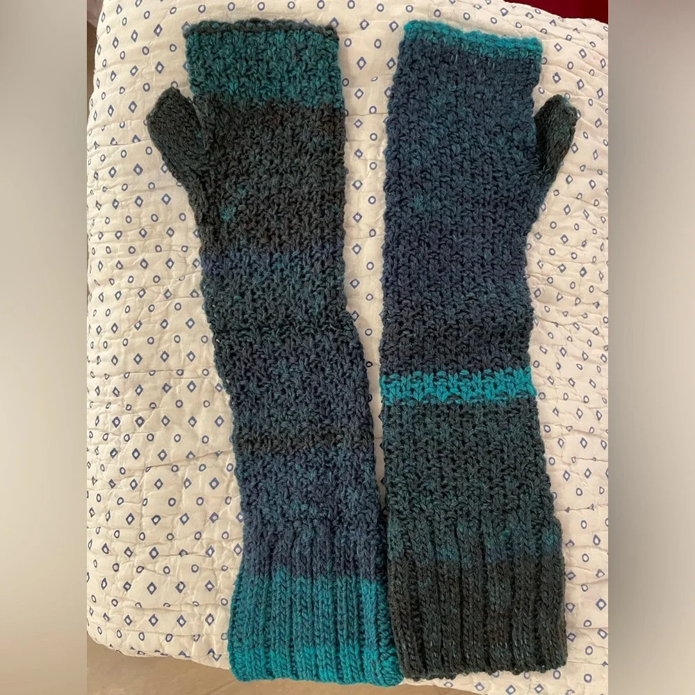 NIP Garnet Hill Teal/Blue Ombré Wool Blend Fingerless Gloves one size